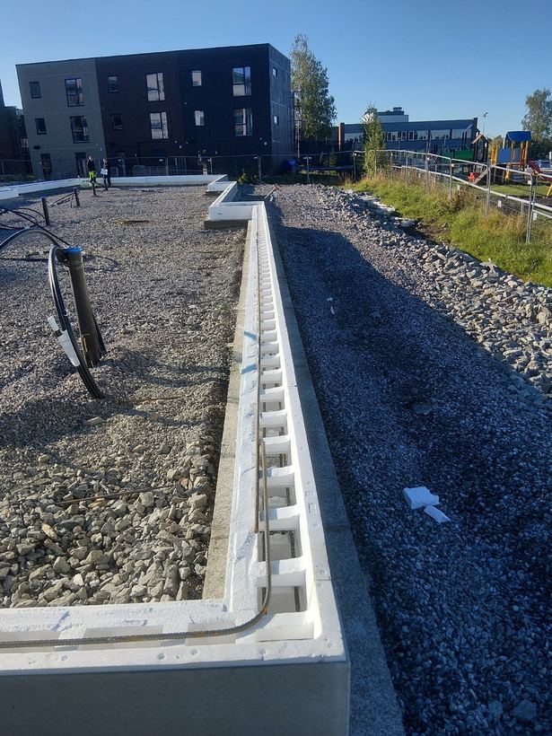 Ringmur i isolerte elementer, klar for videre arbeid