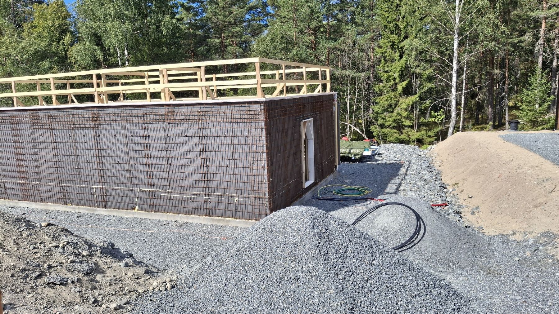 Armeringsnett montert på vegg, klar for sprøyting